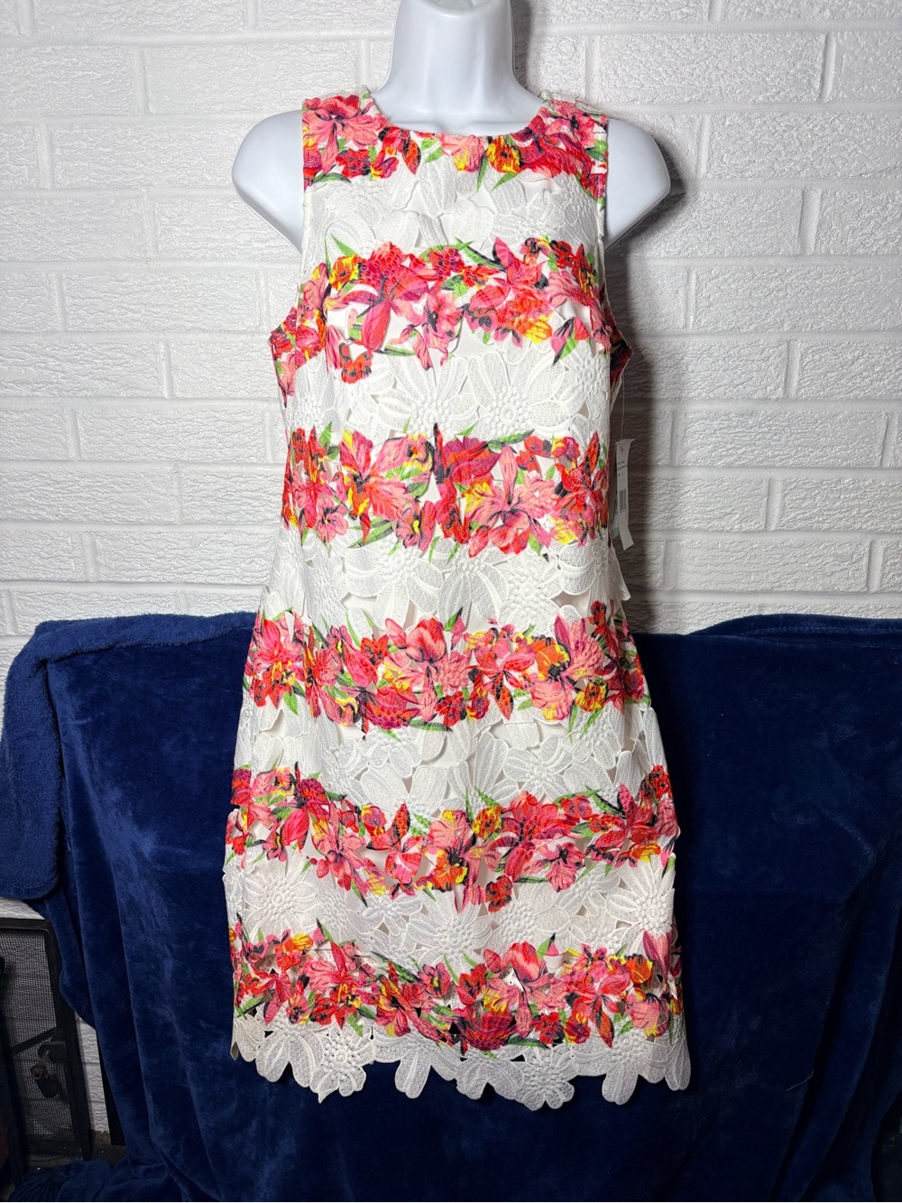 julia jordan White Lace Dress with Pink Floral Stripes